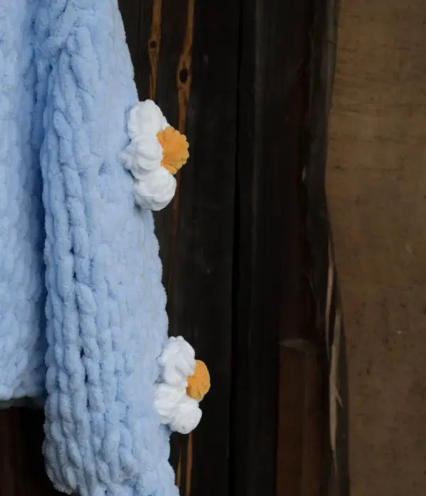 daisy baby blue